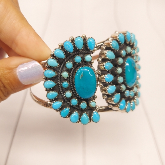 STUNNING Turquoise Cuff - Picture 3 of 12